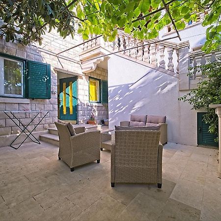 Apartment Renata Постира Екстериор снимка