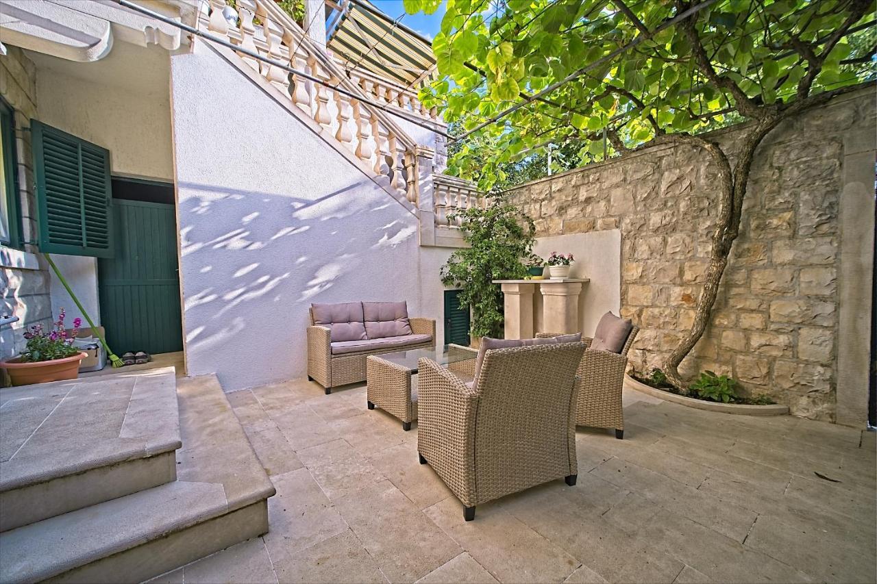 Apartment Renata Постира Екстериор снимка