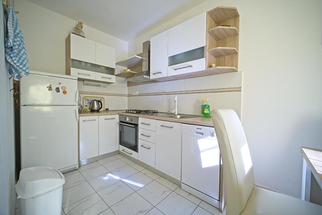 Apartment Renata Постира Екстериор снимка