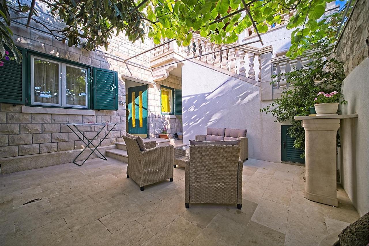 Apartment Renata Постира Екстериор снимка
