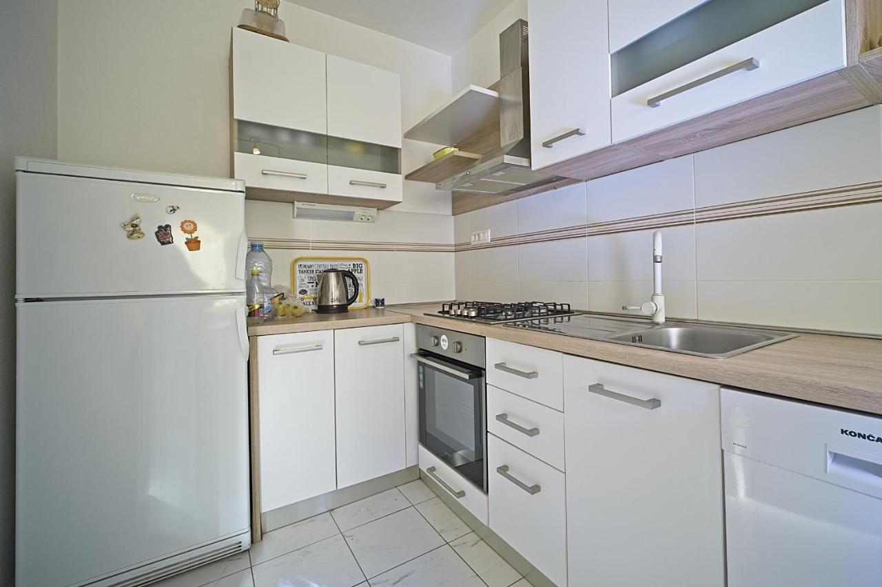 Apartment Renata Постира Екстериор снимка