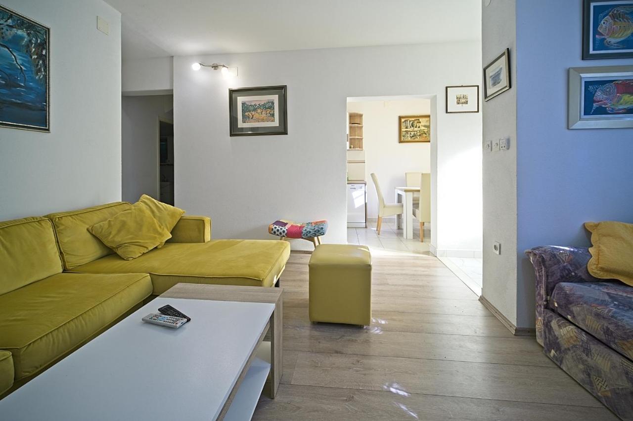 Apartment Renata Постира Екстериор снимка