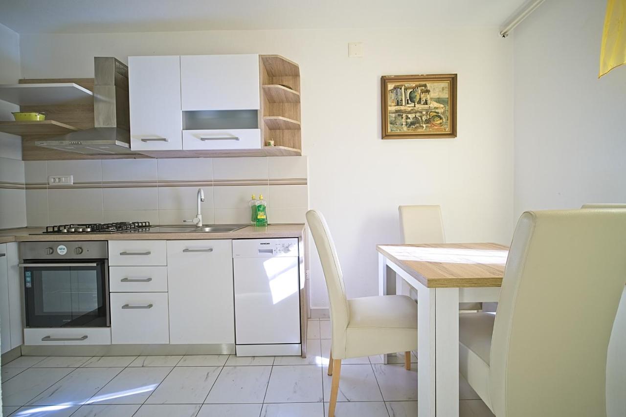 Apartment Renata Постира Екстериор снимка