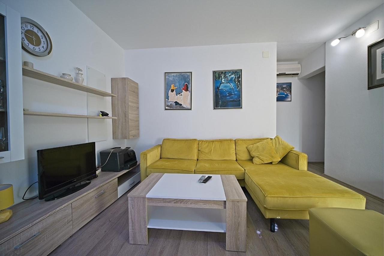 Apartment Renata Постира Екстериор снимка